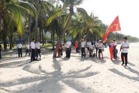 ���F��˾�h�T�_չ����־Ը���